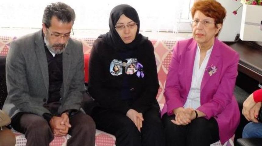 Tarsus'ta Sessiz 8 Mart Y&uuml;r&uuml;y&uuml;ş&uuml; (2)