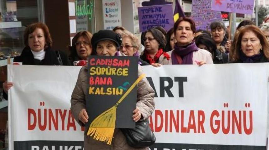 Balıkesirli Kadınlardan 8 Mart'a Renkli Kutlama