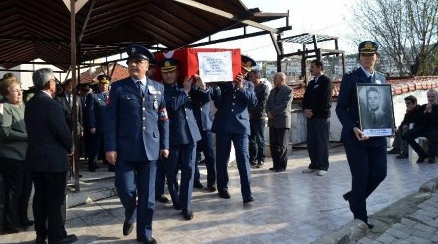 U&ccedil;an Kuğular Komutanlarını T&ouml;renle Uğurladı