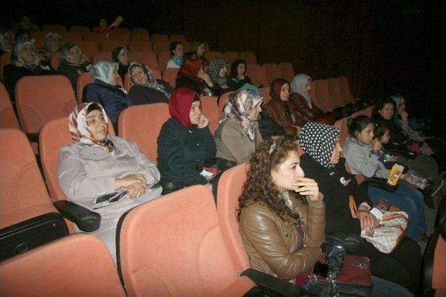 8 Mart&rsquo;ta İlk Kez Sinema G&ouml;rd&uuml;ler 1
