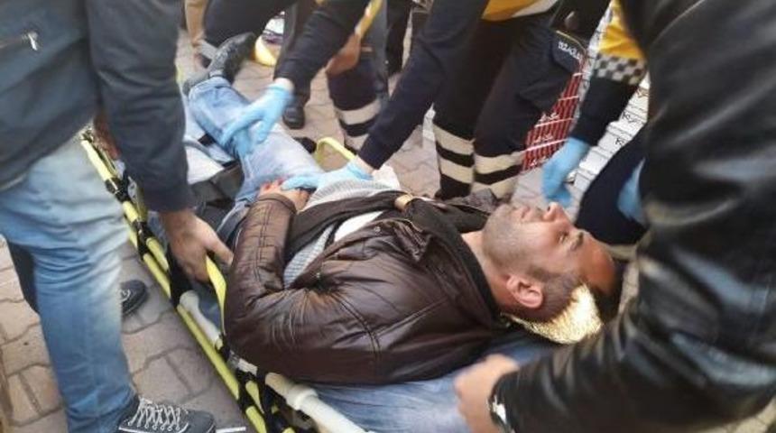 Bı&ccedil;aklandı, Sigara I&ccedil;erek Ambulans Bekledi