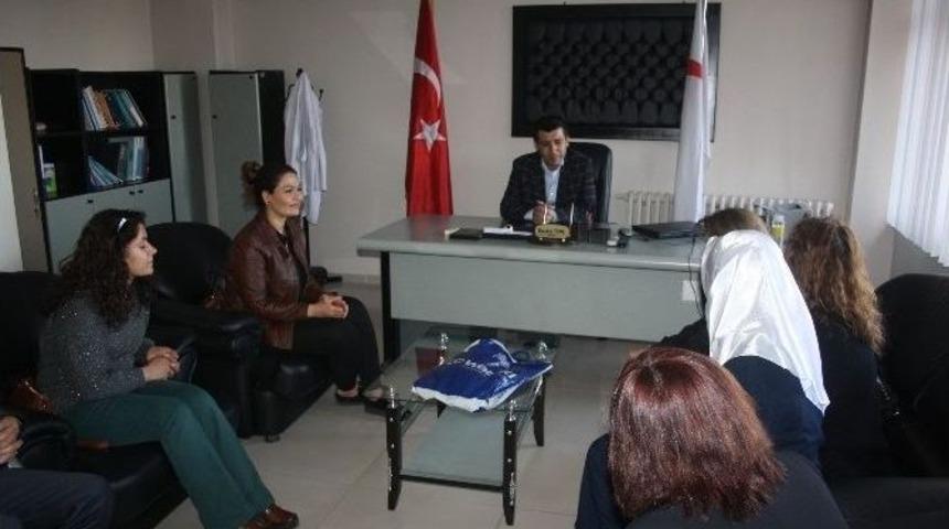 G&ouml;n&uuml;ll&uuml; Anneler Hastanede G&uuml;l Dağıttı