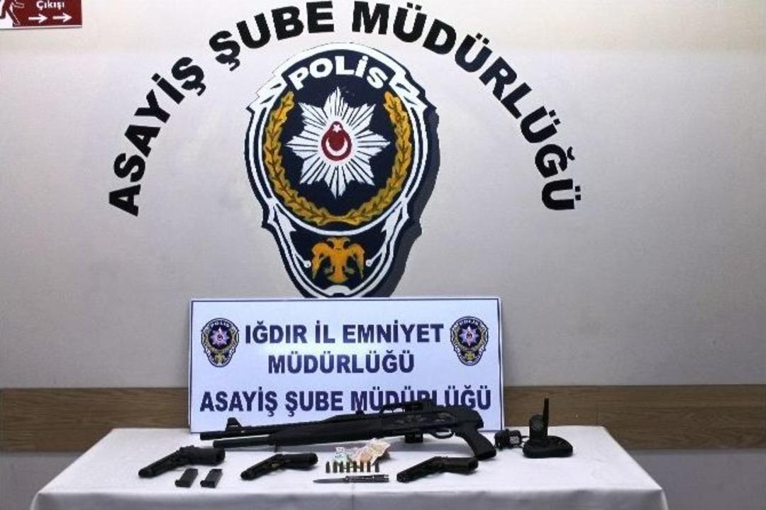 Iğdır&rsquo;da Fuhuş Ve G&ouml;&ccedil;men Ka&ccedil;ak&ccedil;ılığı Operasyonunda 12 G&ouml;zaltı