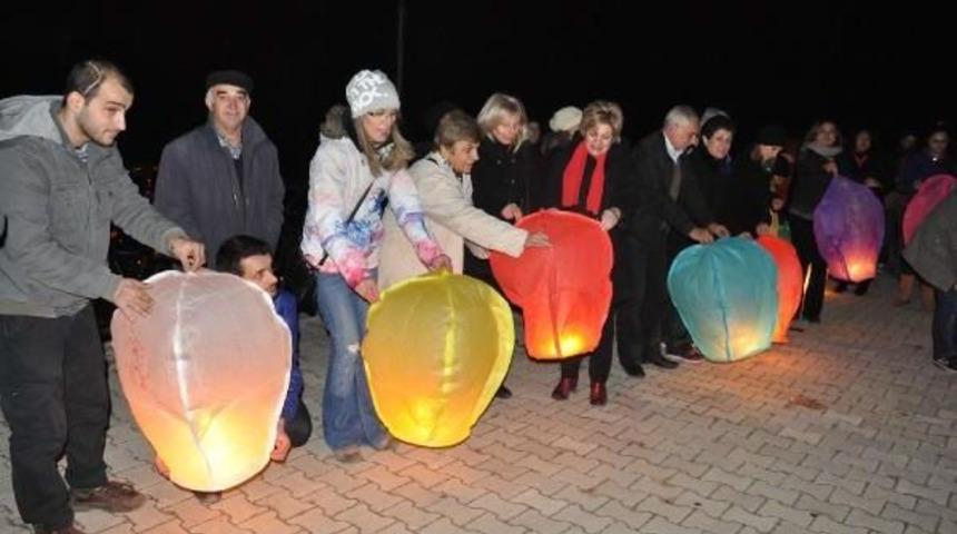 Artvin'de Kadına Şiddete Karşı Dilek Feneri U&ccedil;urdular