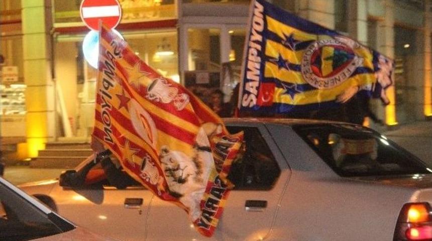 Erzurum&rsquo;da Fenerbah&ccedil;e Taraftarlarının Galibiyet Coşkusu