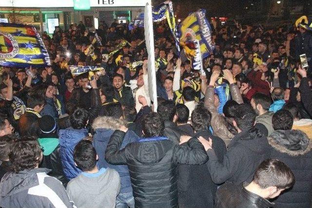 Erzurum’da Fenerbahçe Taraftarlarının Galibiyet Coşkusu