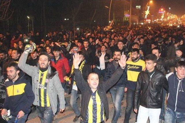 Erzurum’da Fenerbahçe Taraftarlarının Galibiyet Coşkusu