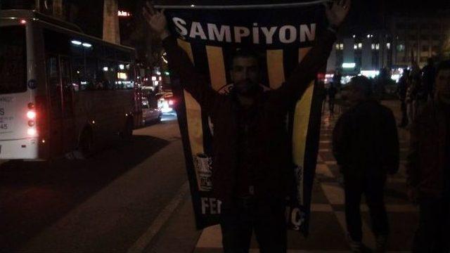 Derbi Sonrası Sevinç Gösterileri Kazaya Neden Oldu: 4 Yaralı