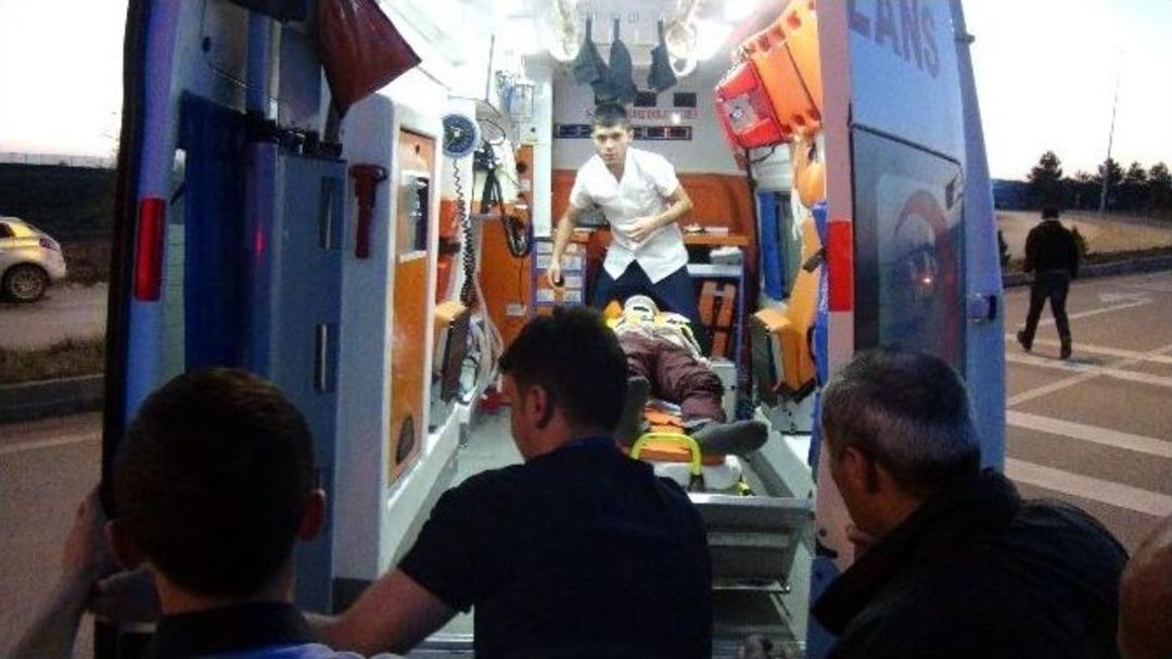 Yoldan &Ccedil;ıkan Otomobil Tarlaya U&ccedil;tu: 1 &Ouml;l&uuml;, 2 Yaralı