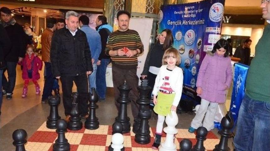 Satran&ccedil; Sevgisi Avm Koridorlarına Taştı