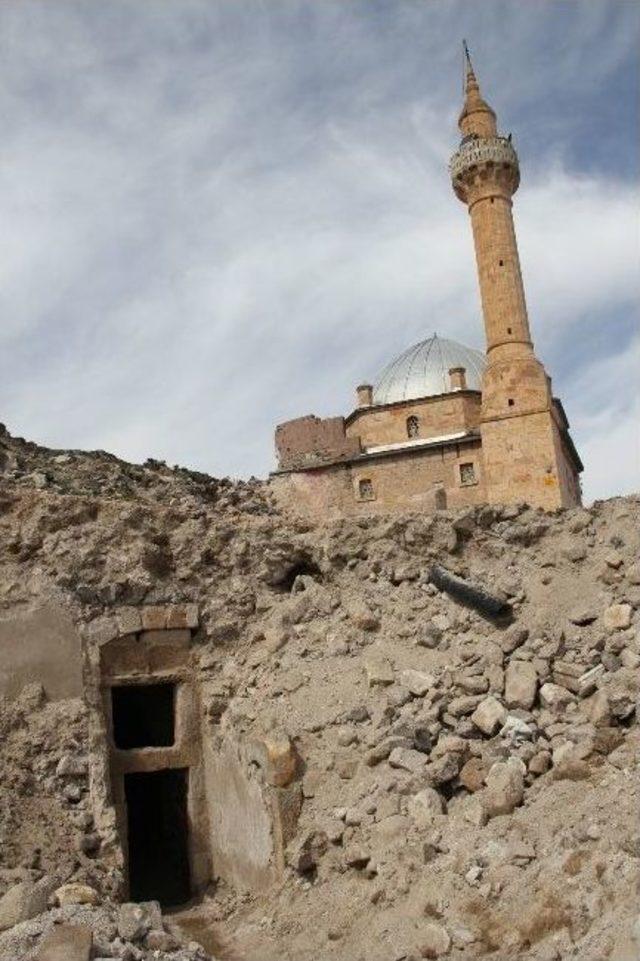 Nevşehir&rsquo;de Tarih G&uuml;n Işığına &Ccedil;ıkartılıyor 1