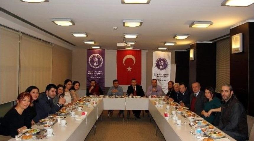 İstanbul&rsquo;daki Aydınlılar Etkinliklerde Biraraya Geliyor