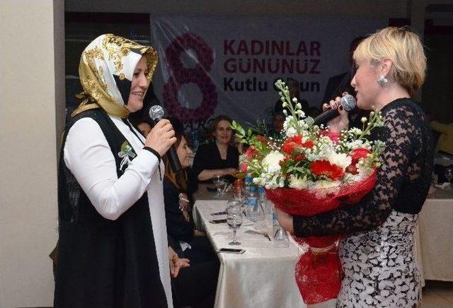 Kadınlar Pembe Panter Komedi Dans Üçlüsü İle Eğlendi