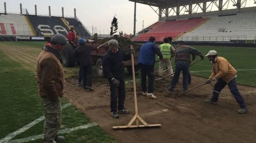 Manisa 19 Mayıs Stadı&rsquo;nı Akhisar Belediyespor Onarıyor