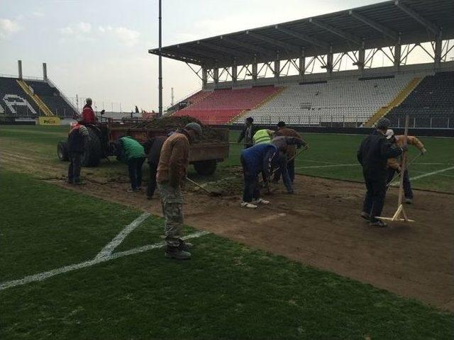 Manisa 19 Mayıs Stadı’nı Akhisar Belediyespor Onarıyor