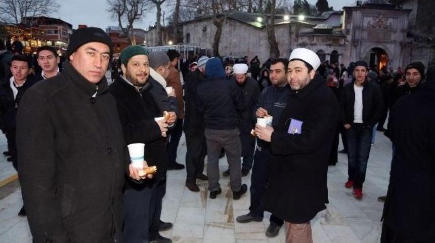 Geleneksel &Ccedil;orba İkramına Vatandaşlardan Tam Not