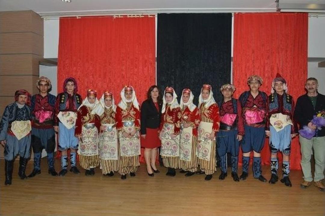 &Ccedil;iğli&rsquo;de Kadınlara M&uuml;zikli Eğlence