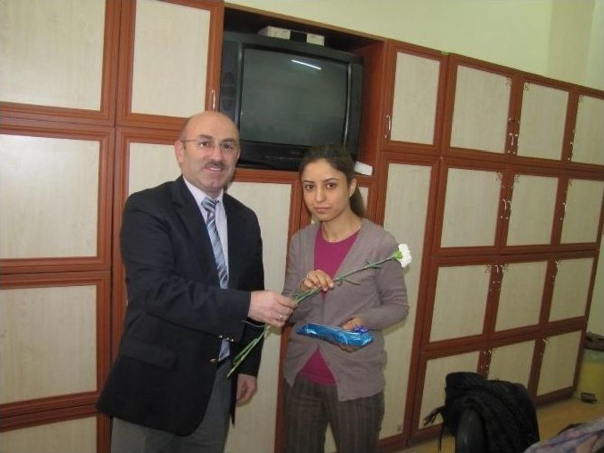 M&uuml;d&uuml;r Cebeci&rsquo;den Bayan &Ouml;ğretmenlere Kutlama