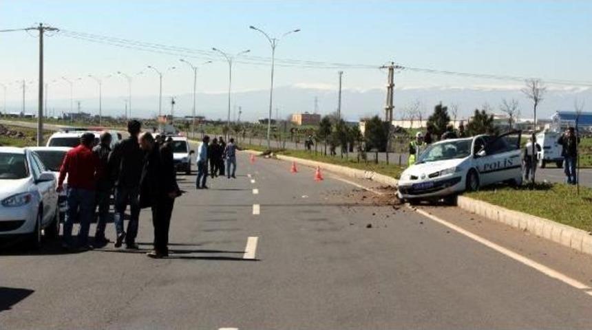 Diyarbakır'da Polis Aracı Takla Attı: 2 Yaralı