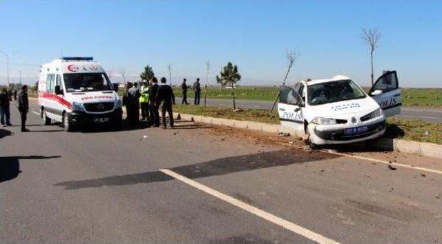 Diyarbakır'da Polis Aracı Takla Attı: 2 Yaralı