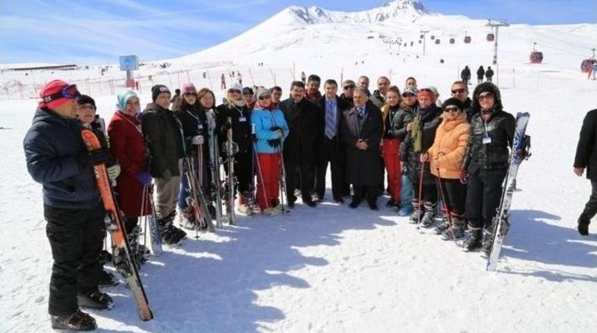 Personel Moral G&uuml;nleri Devam Ediyor Bayanlar Erciyes Dağının Zirvesinde Buluştular