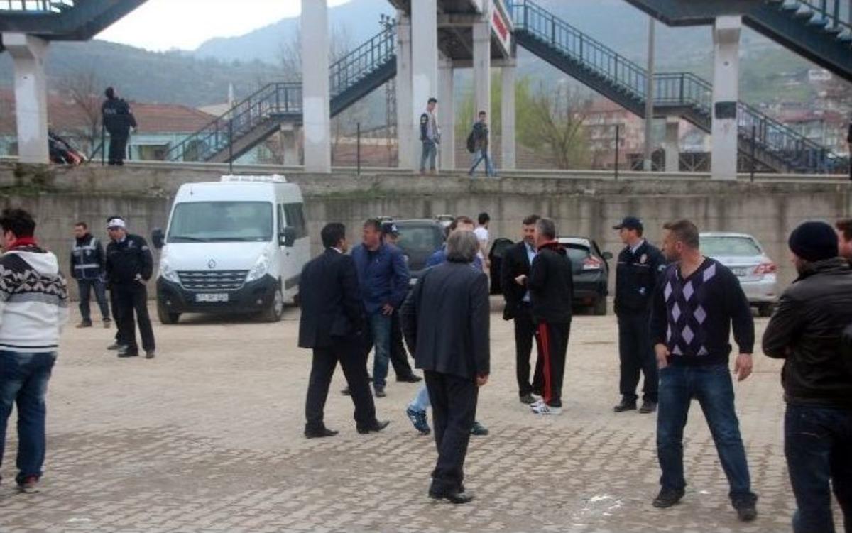 Bilecik&rsquo;te Oynanan Amat&ouml;r Ma&ccedil; Sonrası Ortalık Savaş Alanına D&ouml;nd&uuml;