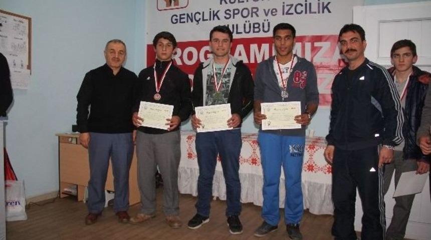 Liseli Gen&ccedil;ler Arası Bilek G&uuml;reşi Turnuvası Ger&ccedil;ekleşti