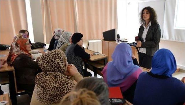 Özgecan Olayı Erzurum’da Kadınlara Ders Konusu Oldu