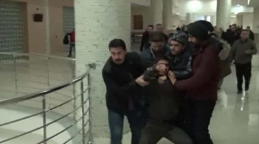 G&uuml;lsuyu Davasında Adliye Koridoru Savaş Alanına D&ouml;nd&uuml;