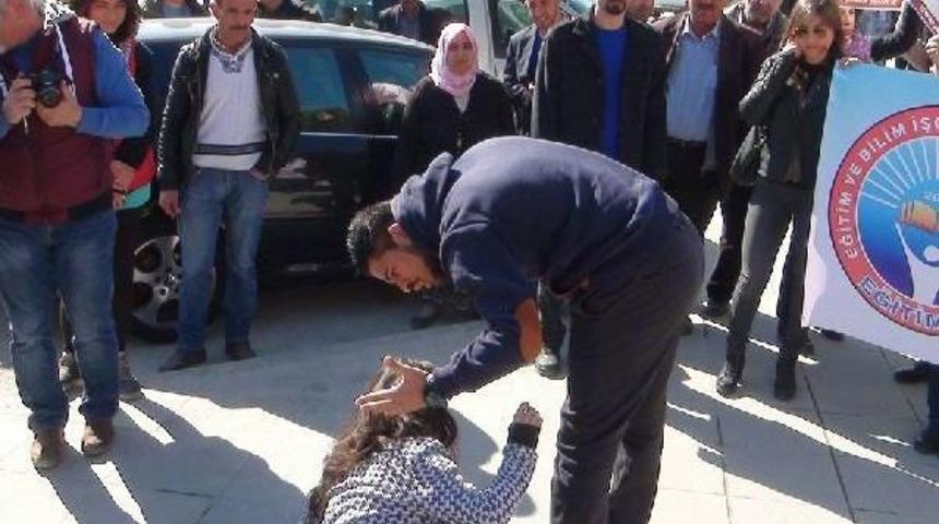 Polis, Tiyatro G&ouml;sterisini Ger&ccedil;ek Sandı