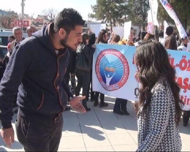 Polis, Tiyatro Gösterisini Gerçek Sandı 3