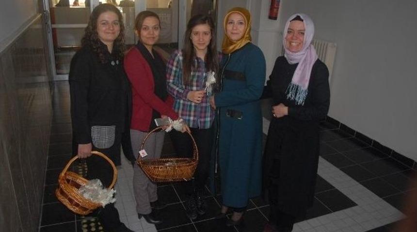 Bayan &Ccedil;alışkan&rsquo;dan &Ccedil;alışan Kadınlara Hediye