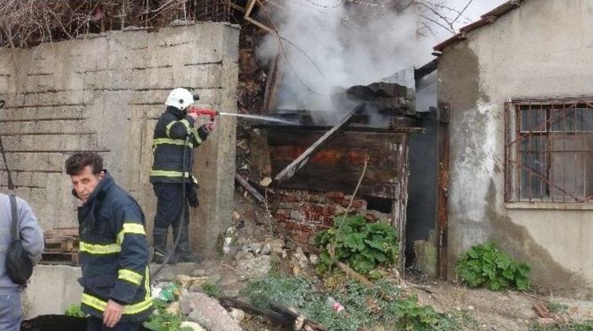 Kullanılmayan Evde &Ccedil;ıkan Yangın Kısa S&uuml;reli Paniğe Neden Oldu