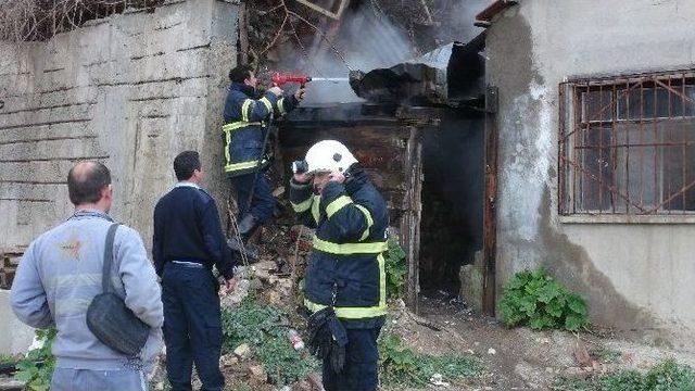Kullanılmayan Evde Çıkan Yangın Kısa Süreli Paniğe Neden Oldu 2