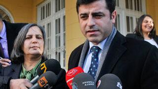 Sanki oğlunun gemiciğini satmış da...