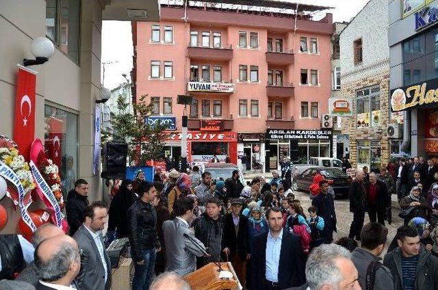 Deniz Feneri Derneği, Yardımlarına Devam Ediyor