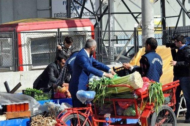 Bolu Pazarında İnsanlık Tezgahı