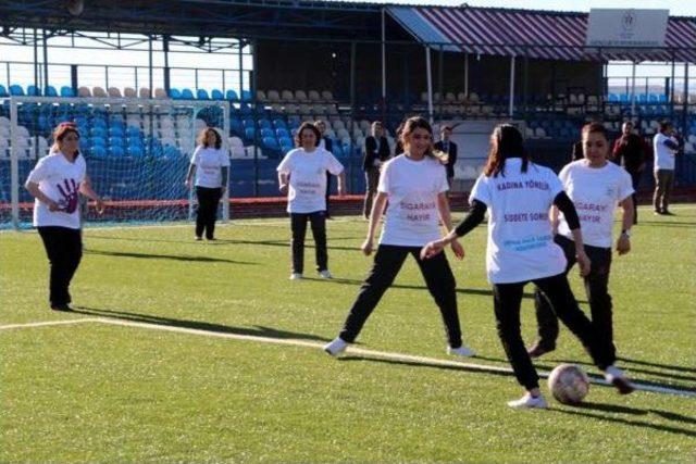 Şırnak'ta Sağlıkçı Kadınlar Futbol Maçı Oynadı