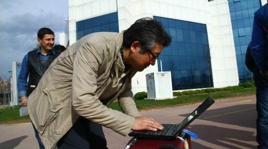 Japon Profes&ouml;r Kentin Zeminini İnceledi