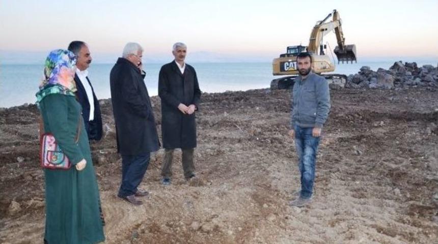 Erciş Belediyesi&rsquo;nden Sahil Yolu Yapım &Ccedil;alışması