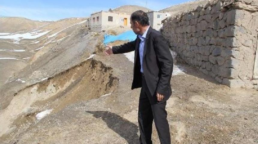 Heyelan Korkusuyla Evlerini Boşaltıyorlar