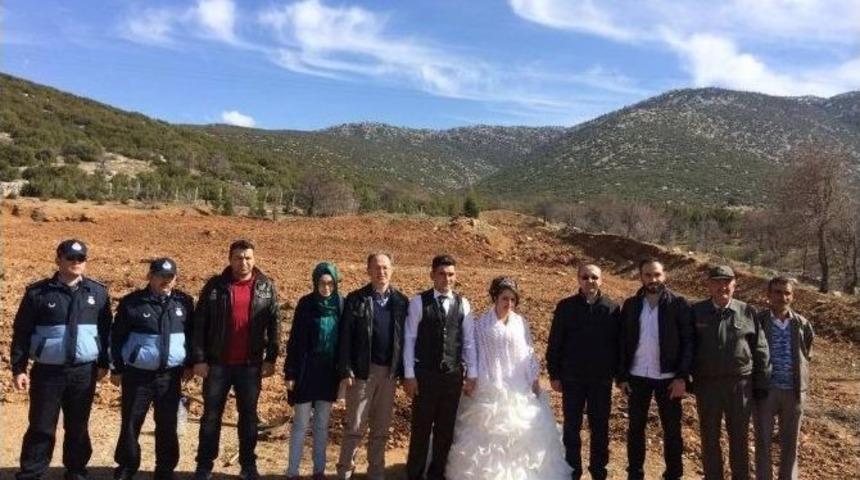 Tavas&rsquo;ta Evlenenler Fidan Dikecek