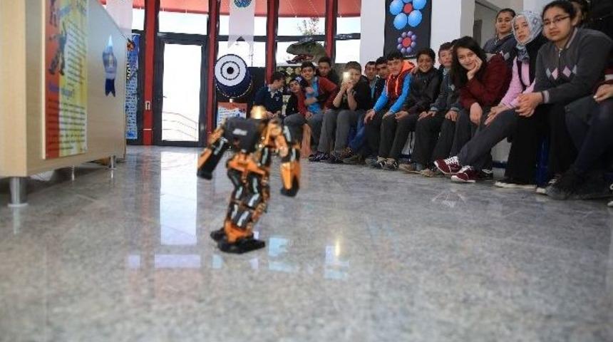 Bilim Ve Teknoloji Sergisi Kapılarını A&ccedil;tı