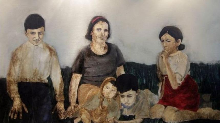 Ressam Anne Kız Sergi A&ccedil;tı