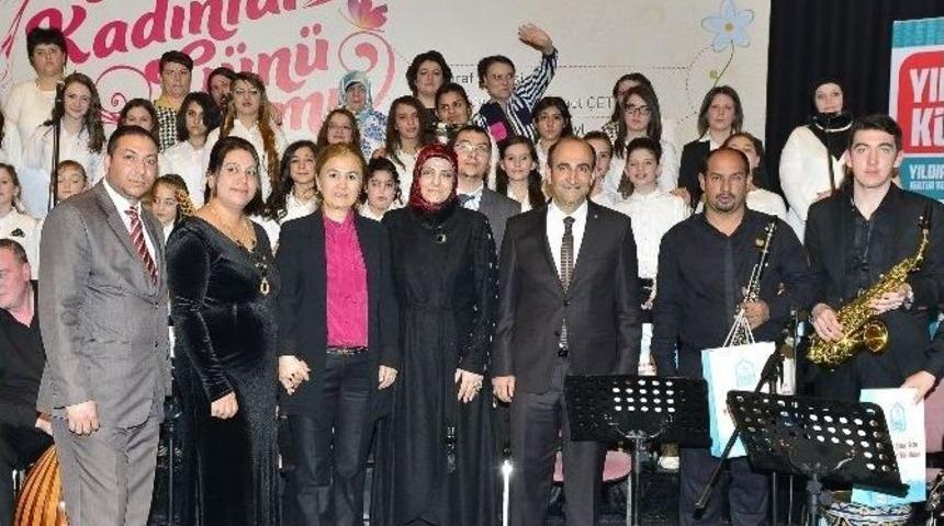 Başkan Edebali Kadınlar İ&ccedil;in Şarkı S&ouml;yledi