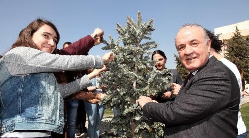 Ga&uuml;n &Ouml;ğrencileri Kadına Y&ouml;nelik Şiddete Tepki G&ouml;sterdi