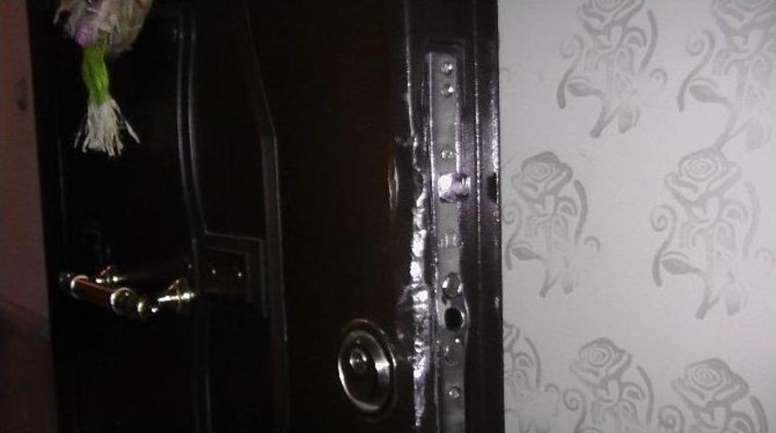 Kulu&rsquo;da Bir Evden 12 Bin Tl Değerinde Altın &Ccedil;alındı