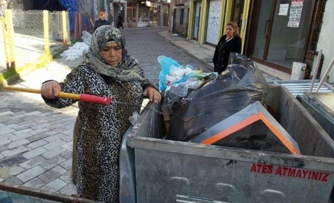 Kocasının Sokağa Attığı Yaşlı Kadın Kış G&uuml;n&uuml; Naylon &Ccedil;adırda Yatıyor