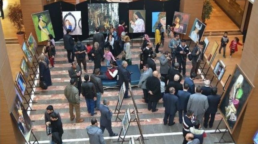 Şanlıurfa Piazza&rsquo;da Kadınlar G&uuml;n&uuml;ne &Ouml;zel Sergi