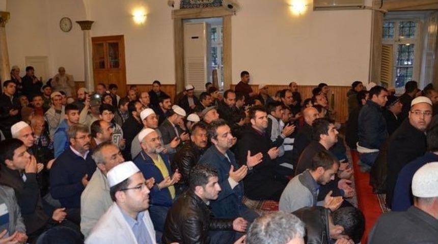 Gen&ccedil;ler Sabah Namazında Muratpaşa Cami&rsquo;nde Buluştular